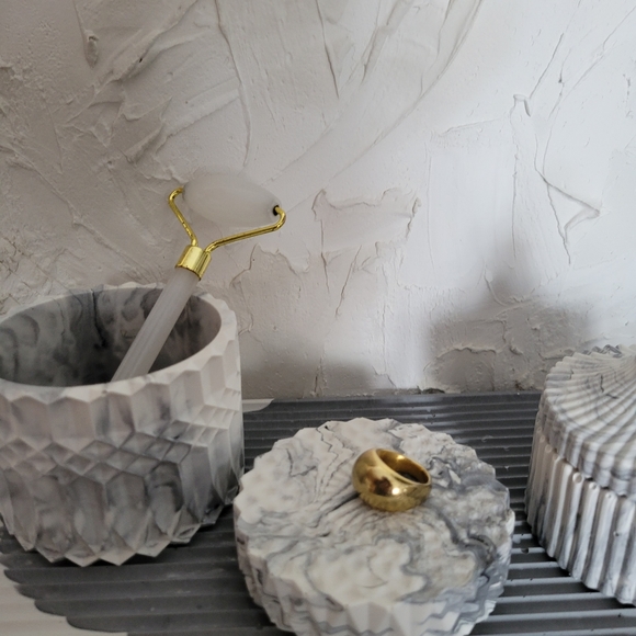 Cylinder trinket jewelry box - Picture 2 of 5